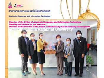 Director of the Office of Academic
Resources and Information Technology
handing out baskets for the new year
Director of the Director of the Office
of Biodiversity-based Economy
Development